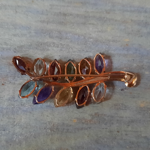 Vintage 18K Yellow Gold Custom Leaf Design Multi Coloured Gemstones Brooch - Picture 7 of 16